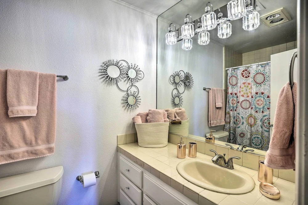 Condo w/ Patio, Walk to Downtown Palm Springs!