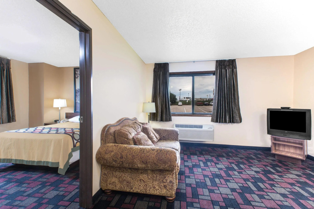 Super 8 by Wyndham Boonville