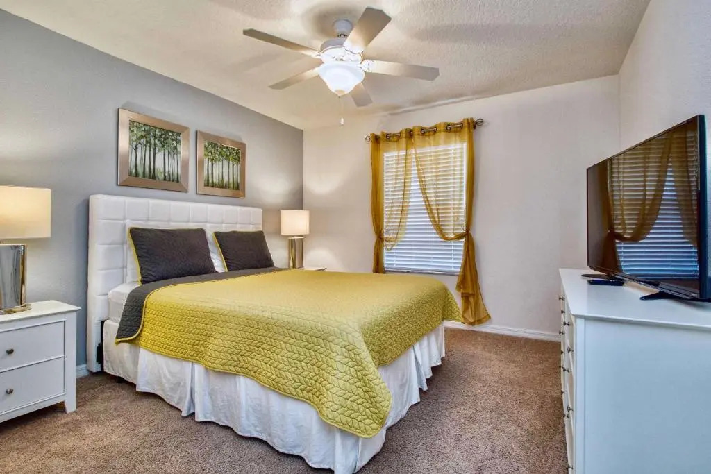 ORLANDO-DISNEY - ENTIRE HOME - 4BD, 3 Baths, WiFi, Private Pool