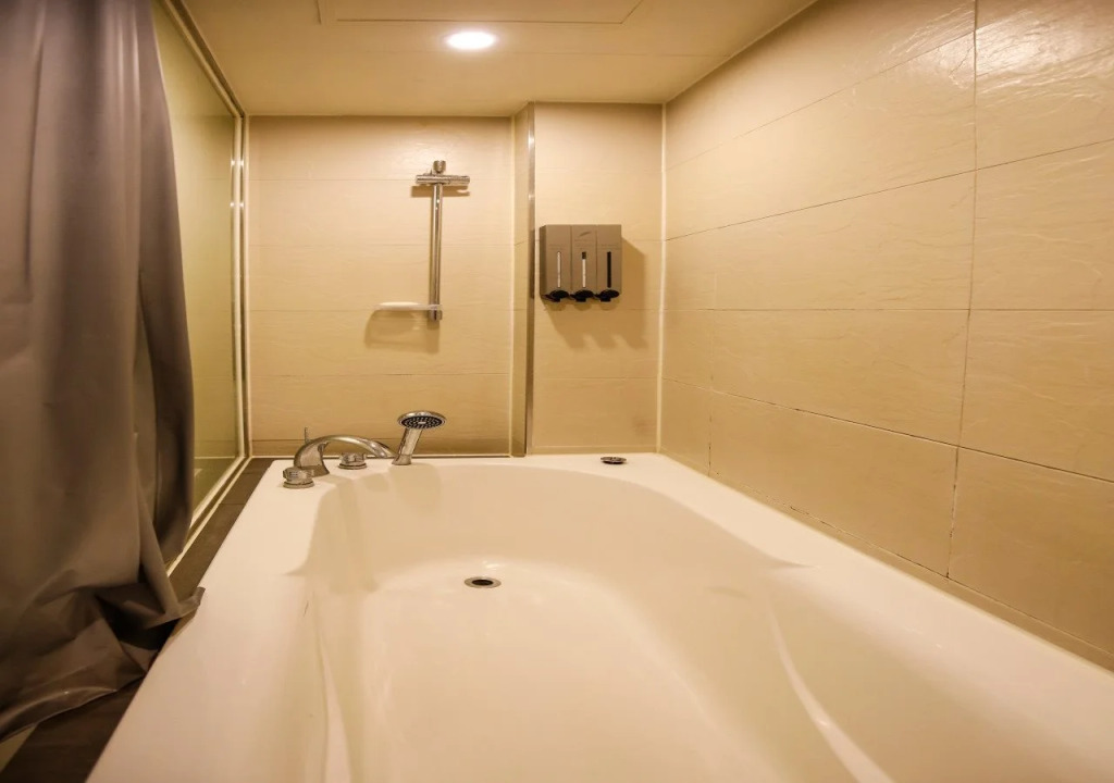 Hotel Story