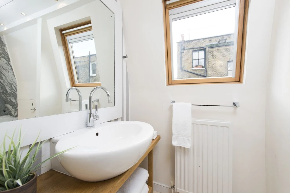 Quirky 2BR Mews House in Popular Earls Court