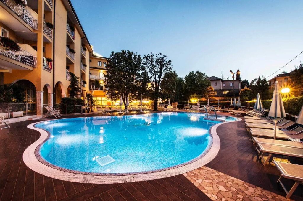 Hotel Bisesti ***S