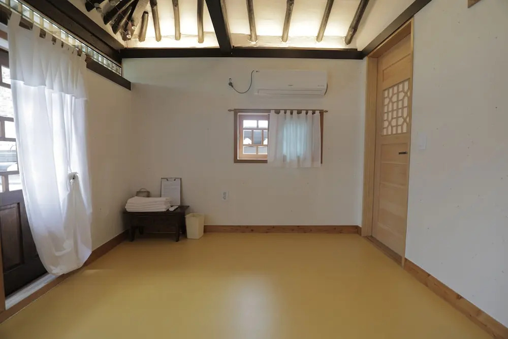 Gongju Bonghwangjae Hanok