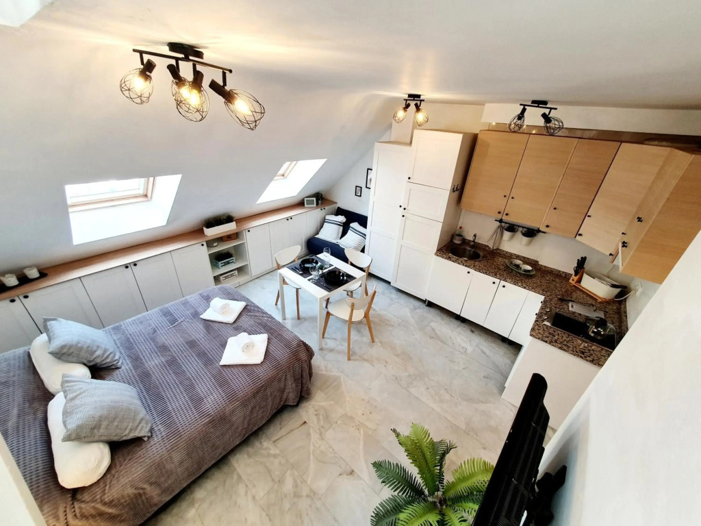 Captain's Penthouse Studio