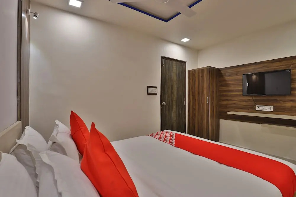 OYO 26476 Hotel Meridan Palace