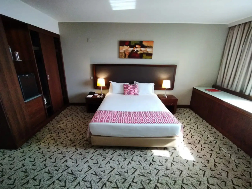 Skyna Hotel