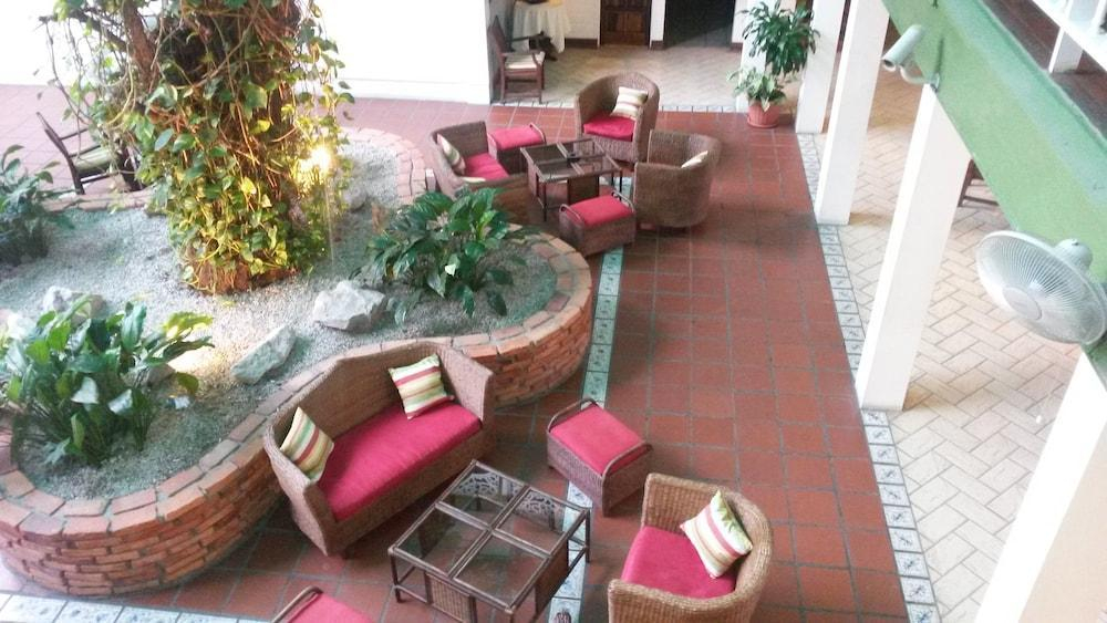 Cara Lodge Hotel