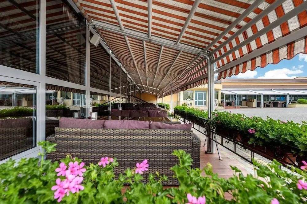 Sonata Hotel & Restaurant "готель Соната"