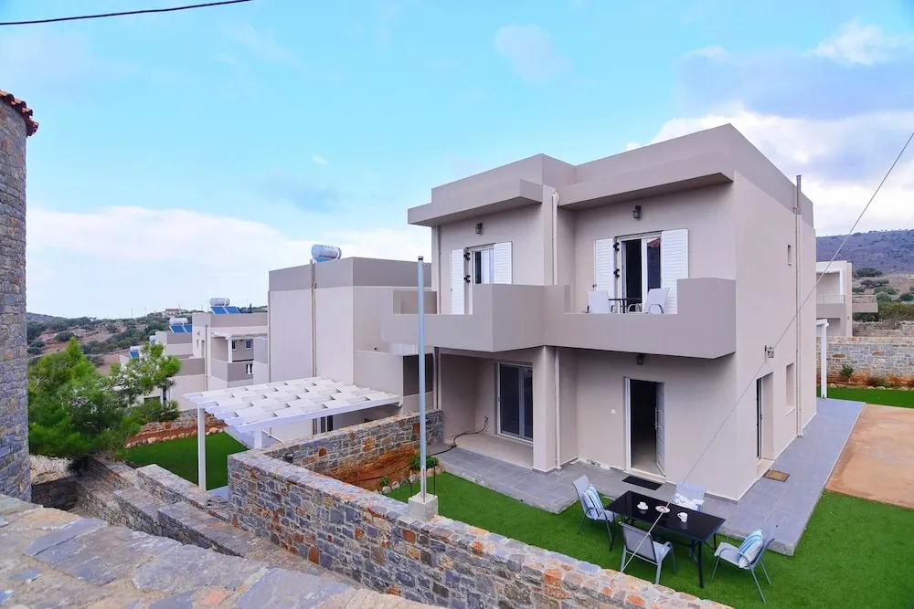 Explore Crete Wail Staying at This Wonderful 2 Bedroom Villa With its own Pool