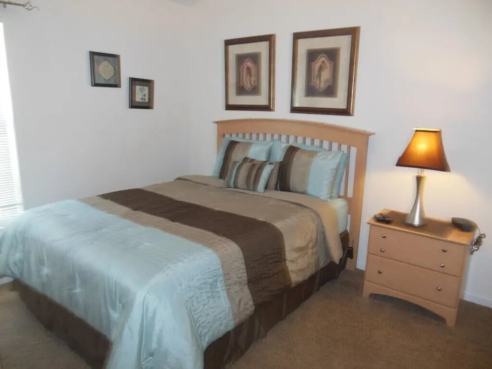 3 Bedroom, 2 Bath Disney Pool Home!