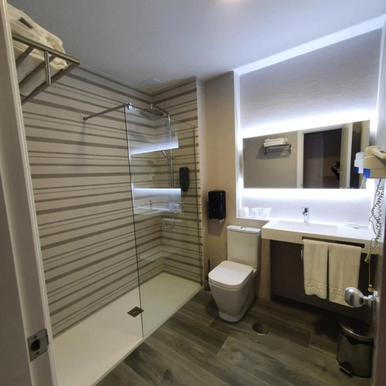 Hotel Azar