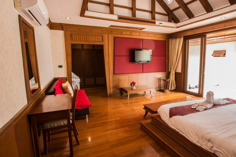 Sirinthara Villa 4 bed pool Nai Harn