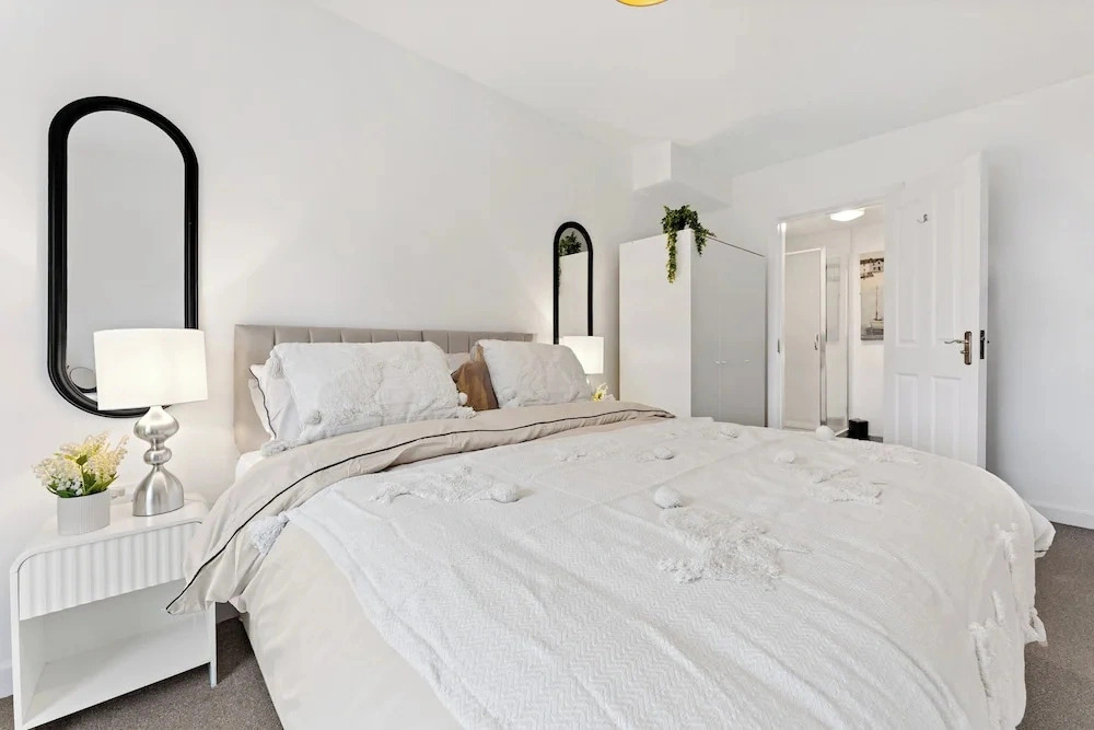 Apartment Sleeps 6 With Parking