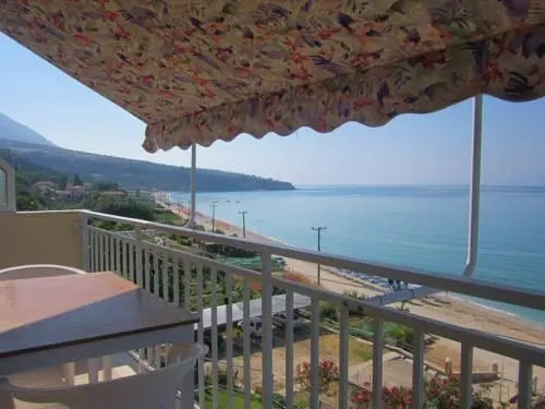 Rosas Beach Studios