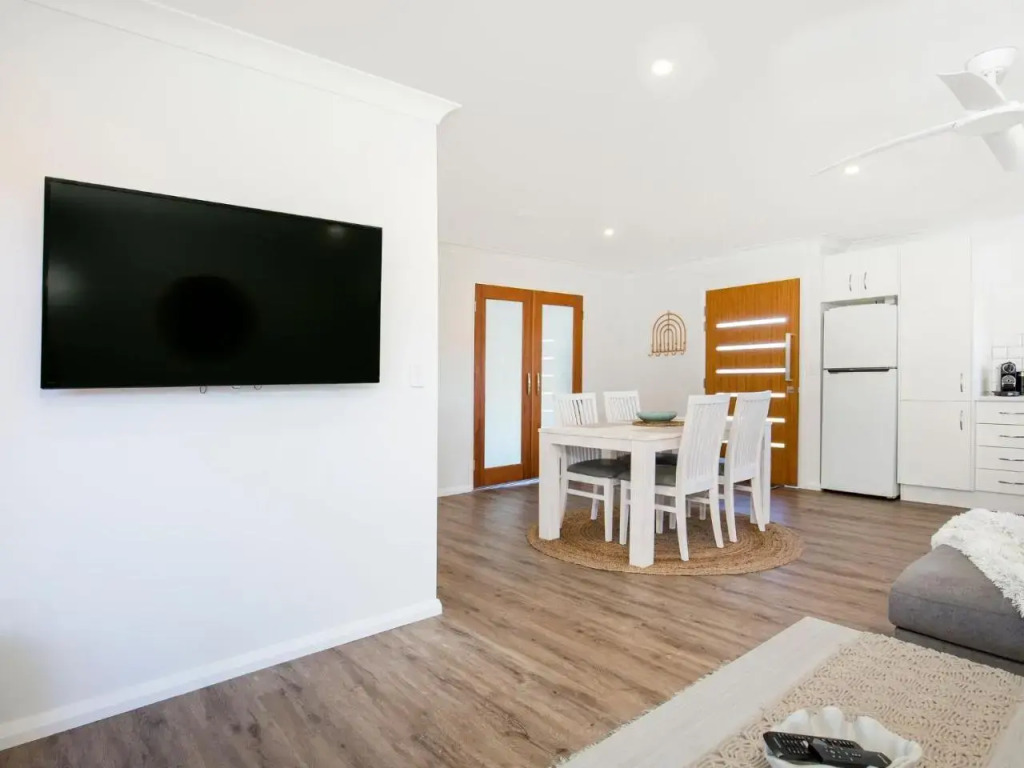 Periwinkle I Pet Friendly I 2 Mins Walk to Beach
