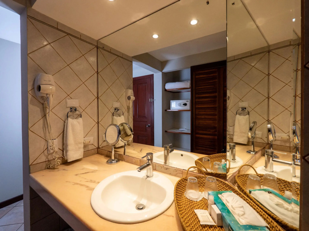 Papagayo Golden Palms Beachfront Hotel