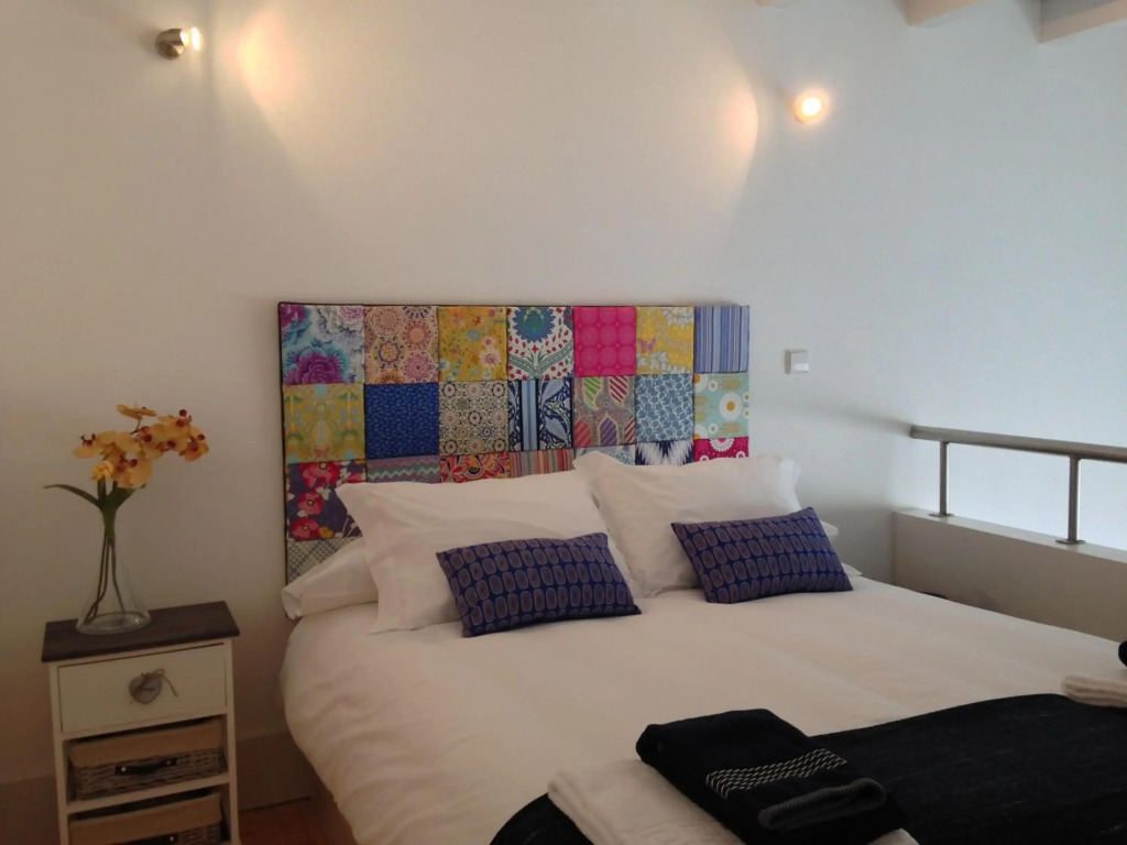 Sunday - Lovely Mezzanine with FREE PARKING