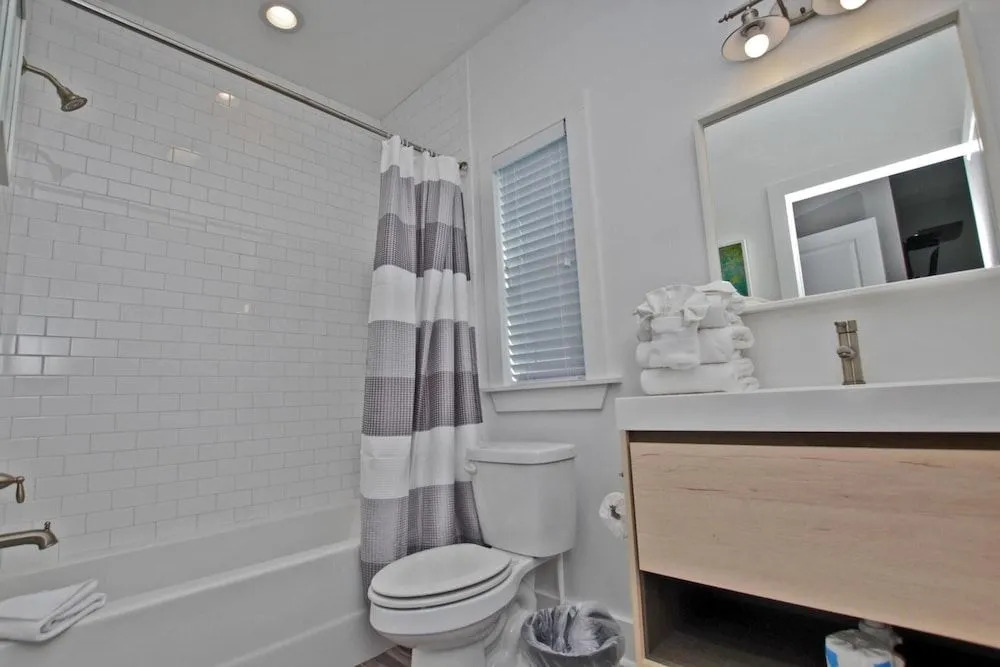 Hang 10 East Point Cottages Unit H by Youngs Suncoast