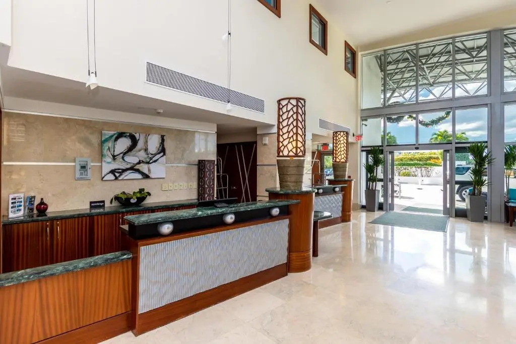 Marenas Resort Sunny Isles 25 Floor Ocean view 1/1