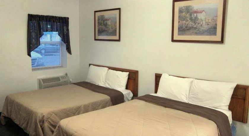 Mac’s Motel