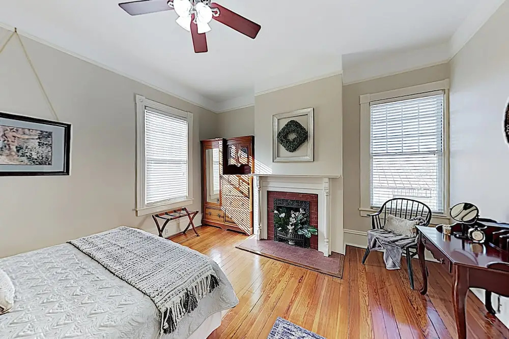 New Listing! Historic Gem, Walk Everywhere 1 Bedroom Apts