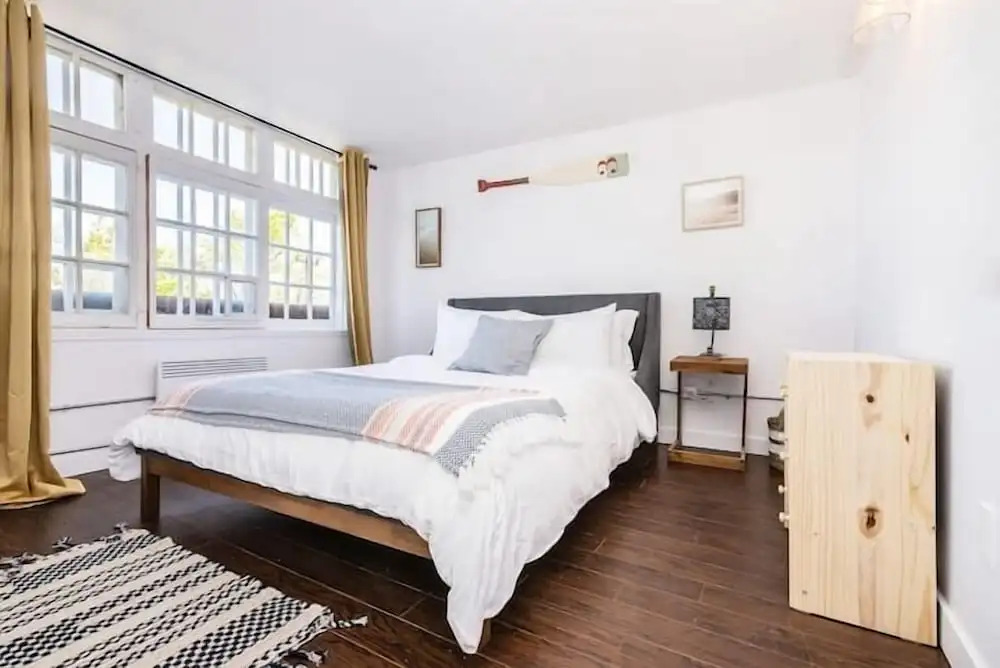 Modern Meets Rustic - 2 Bdrm Old Quebec