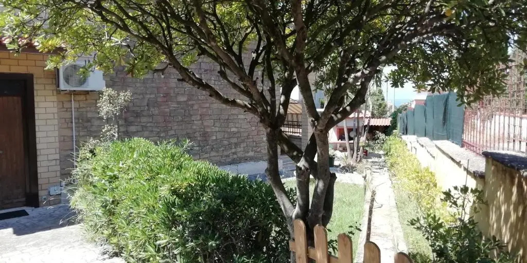 VILLA GIULIANA stanze con bagno interno in Villa a 350 mt spiaggia libera Lido delle Sirene
