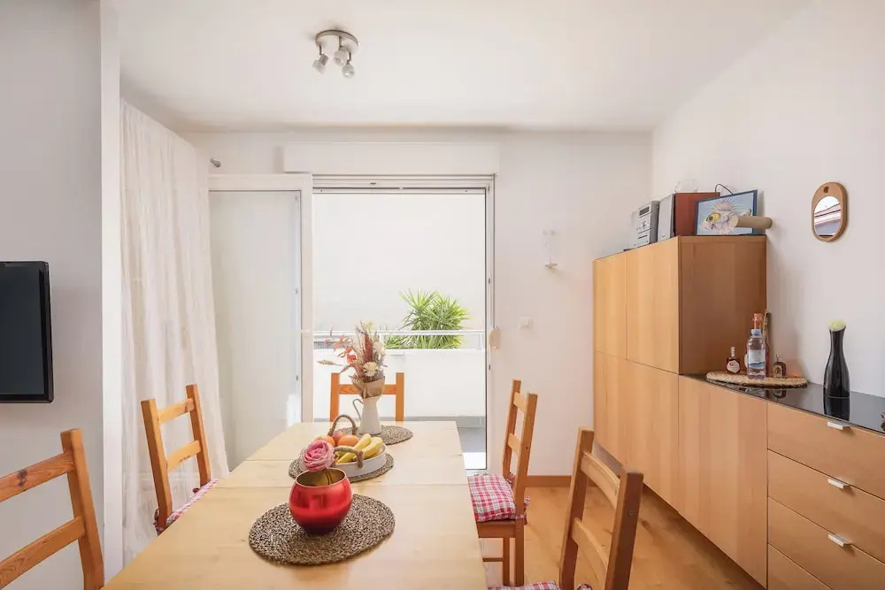 Apartment Zenta with terrace and sea view, 4 min walk to the beach