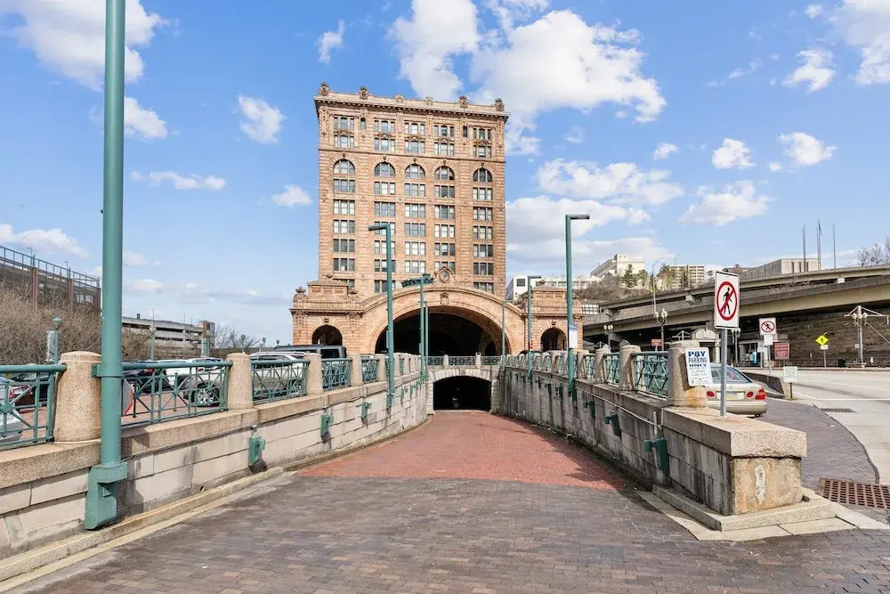 Placemakr Downtown Pittsburgh at The Pennsylvanian