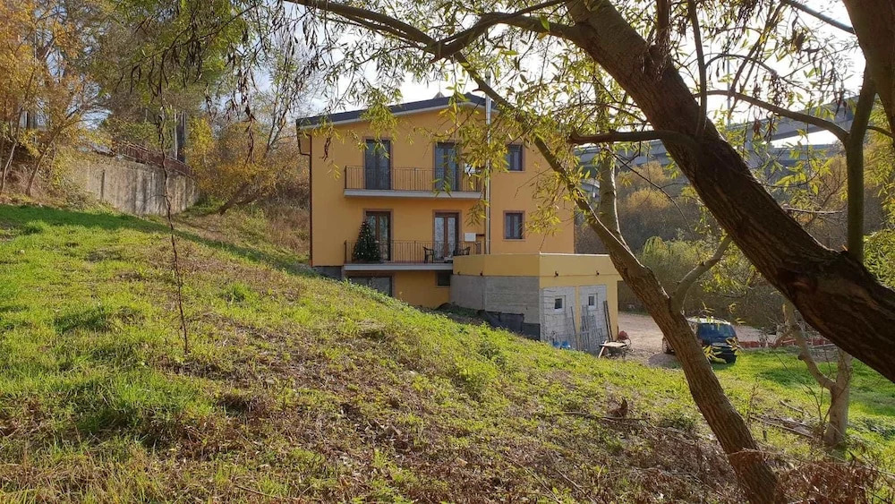 Villa Center