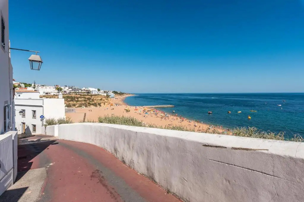 Fisherman's Beach Home 2BR 2BA AC Wi-Fi