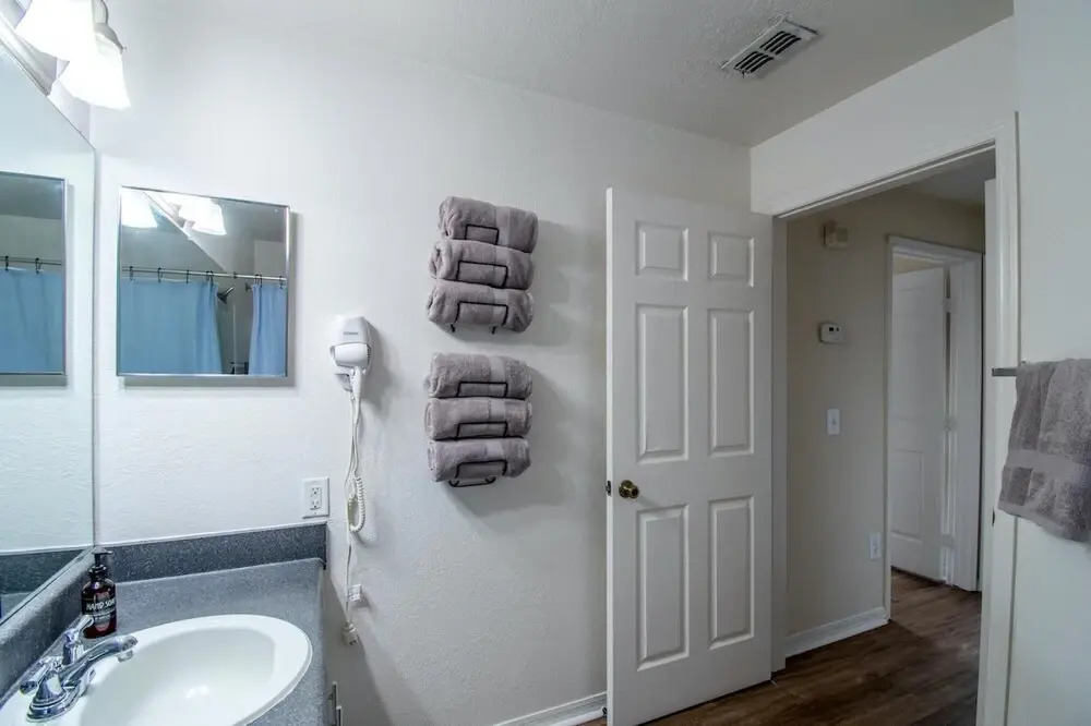 Relax, Revive and Renew in a great apt!