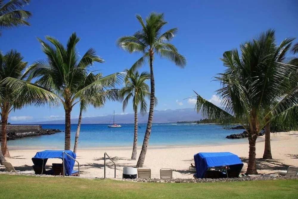 Close To The Beach, Shopping And Adventures!  3 Bed  3 Bedroom Condo
