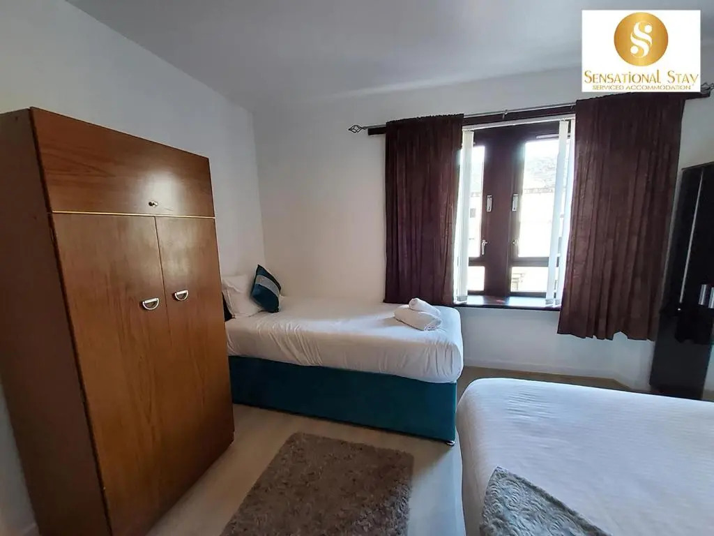 4 Bedroom Apt at Sensational Stay Serviced Accommodation Aberdeen - Roslin Street