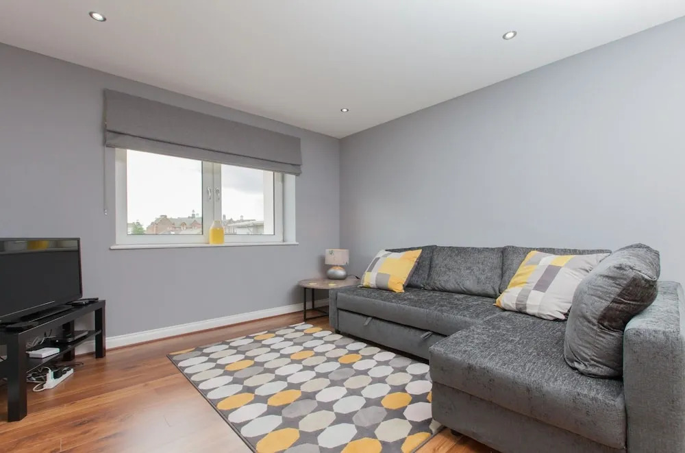 Homely, Hi-tech Modern Flat With Parking and gym