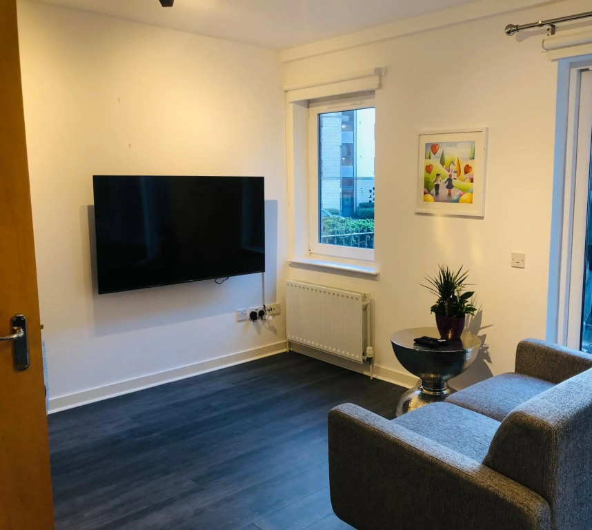 Apartment 2 bath free parking