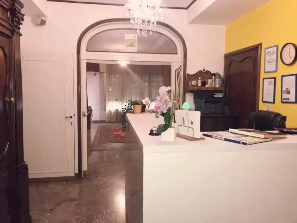Guest House Train Station Venice - Atika & Atif