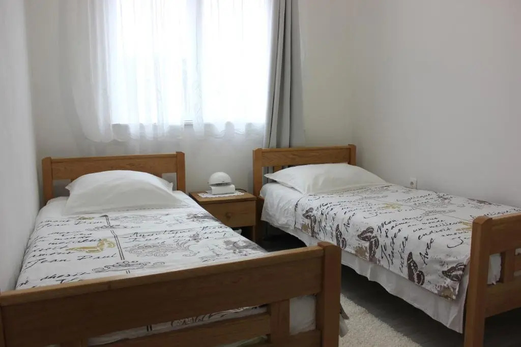Apartment Maras