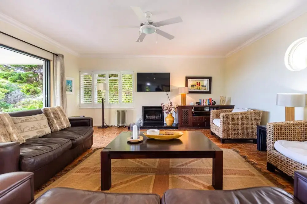 Camps Bay 4bed Home w Pool and Views Alma Marina
