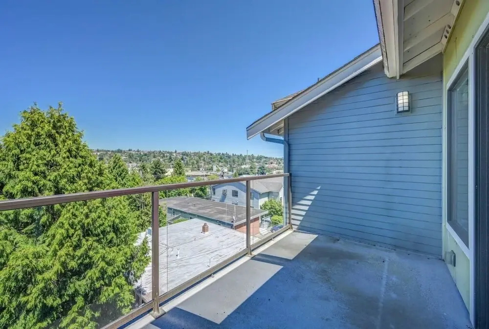 5 Min To Downtown Seattle! 3br & 2ba Cozy Townhome 3 Bedroom Townhouse by Redawning