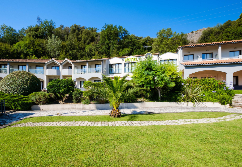B&B HOTEL Villeneuve Loubet Village
