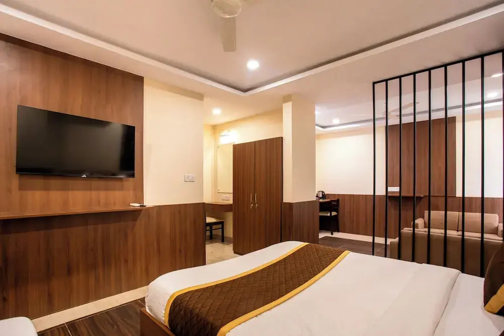 Stayz Inn De-luxe near US Consulate