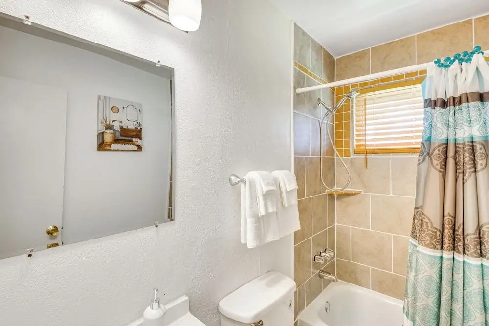 4 Mi to Dtwn: Home w/ Fenced Yard in Portsmouth!