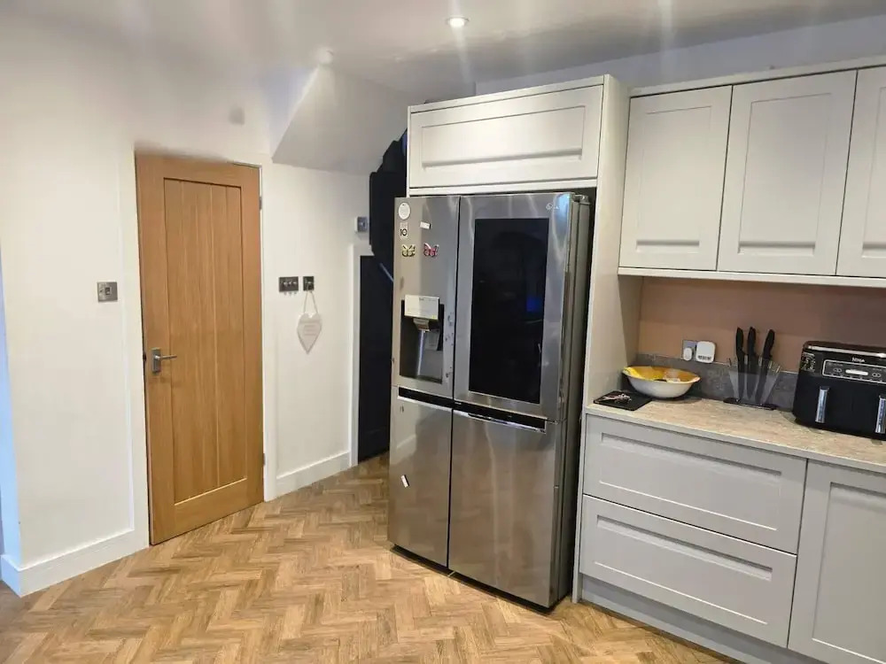 Spacious 4-bed House Close to LHR and London