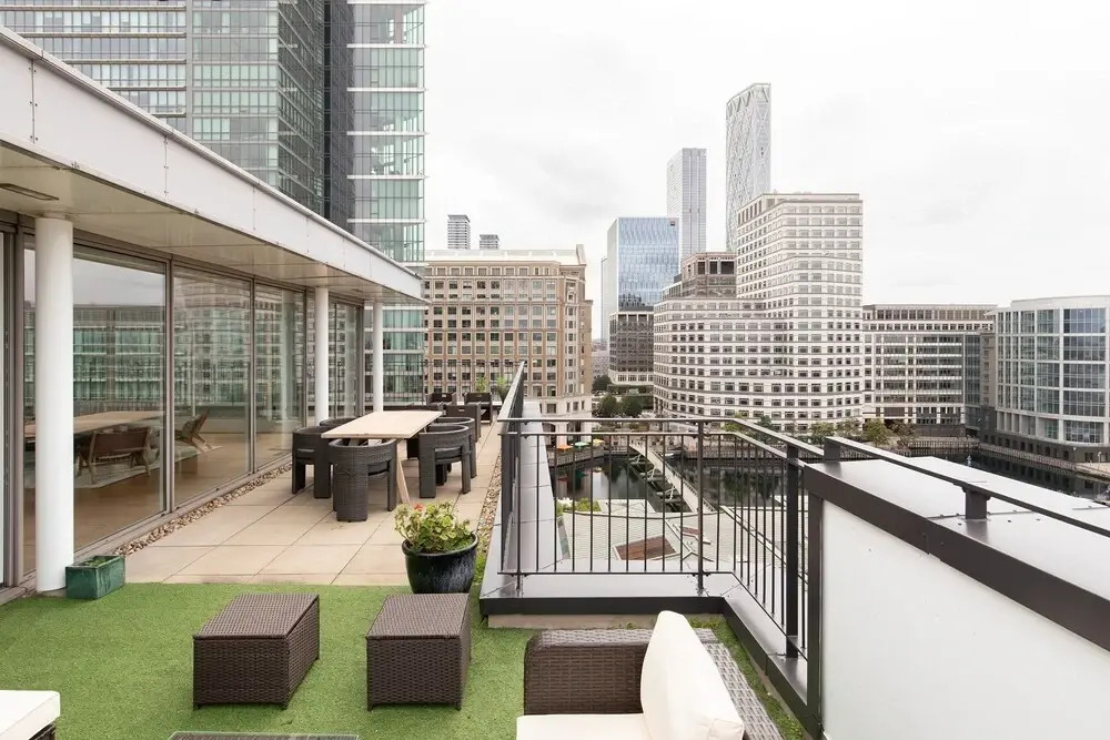 The Canary Wharf Secret - Glamorous 2bdr Flat w Terrace and Parking