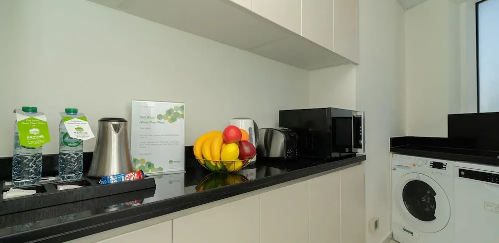 Carson Elegant Living in One Bedroom