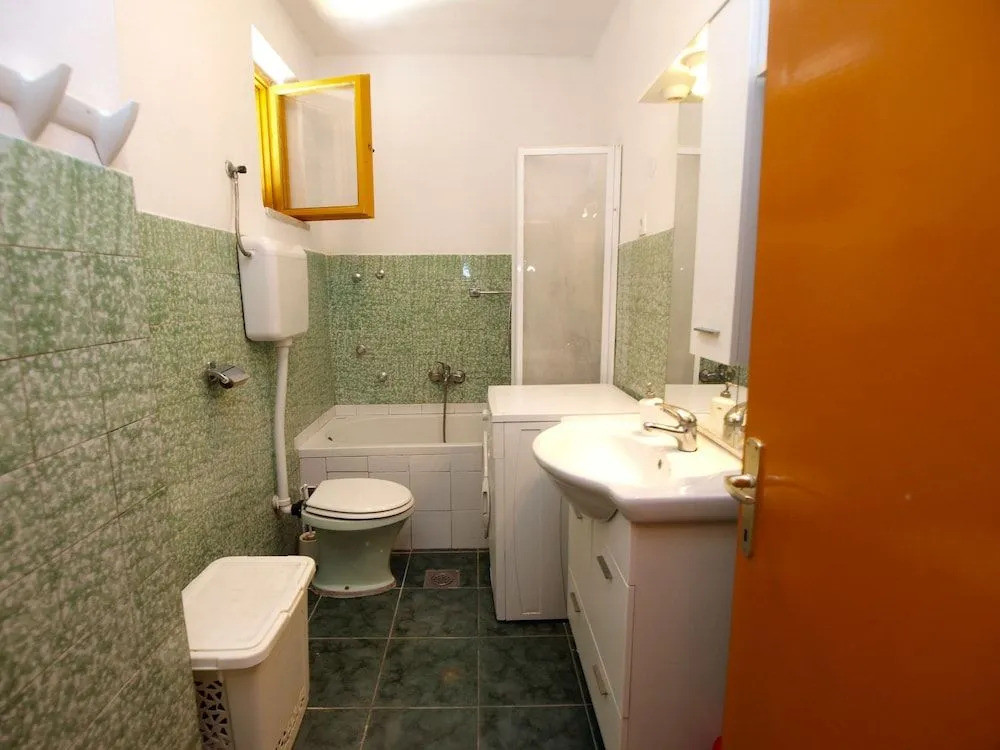 Apartment 1383