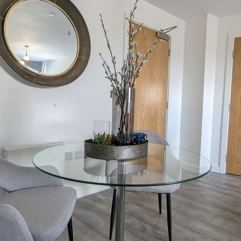 1 Bed With Parking - NEC / BHX / 15 Mins to Bham
