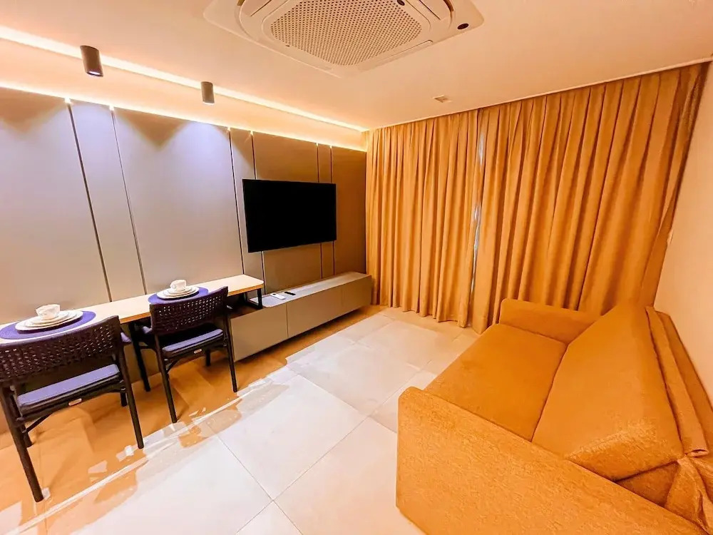 Hyde Park Premium - by Living