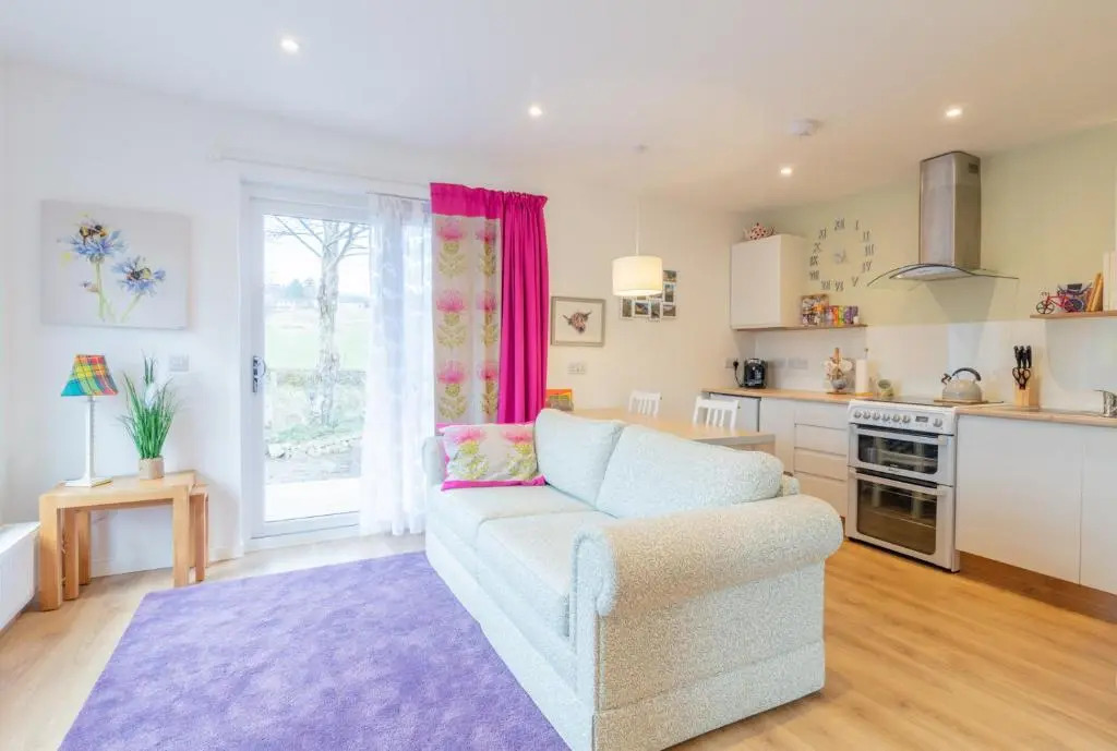 Allt Mor Rentals - Chalet with hot tub, And Studio Apartment no hot tub